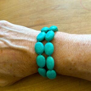 Turquoise bead bracelet w/silver clasp. No stretch. Approx 7.5” long.